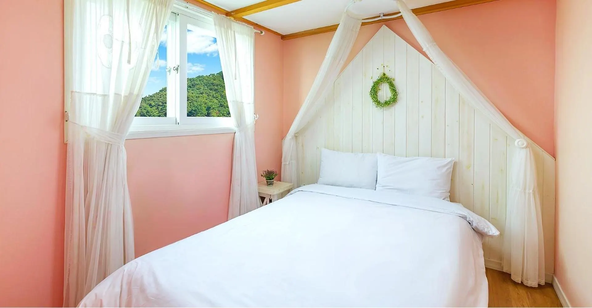 Ganghwa Hana & Alice Spa Pension Incheon